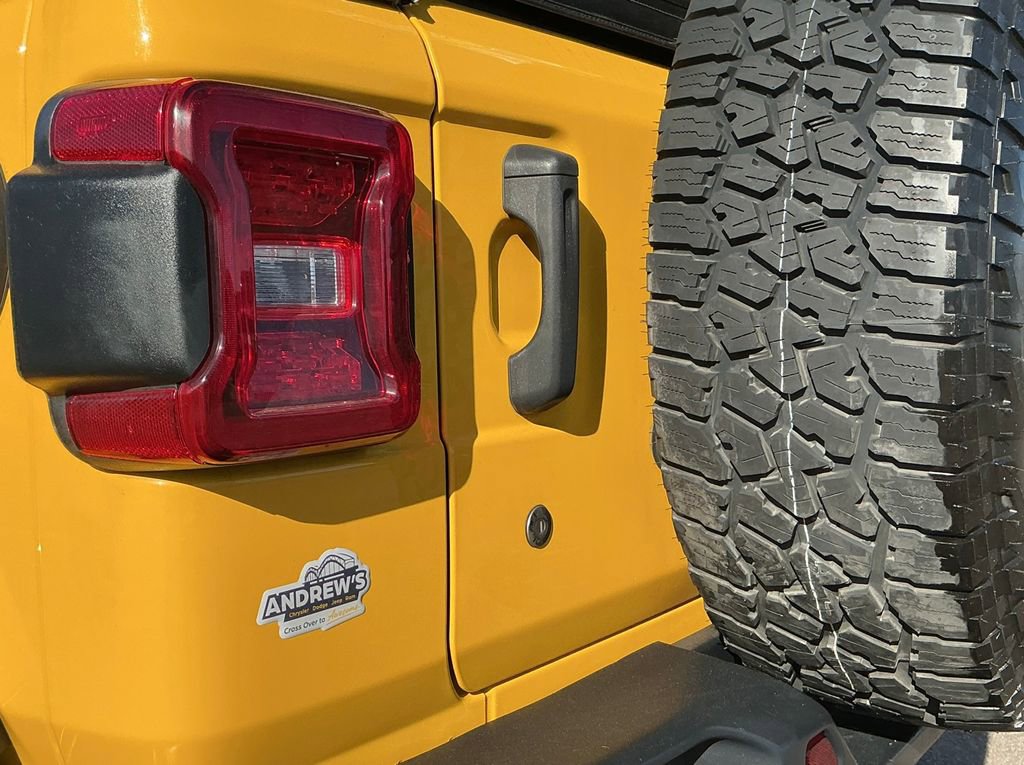 Used 2018 Jeep Wrangler Unlimited Sahara AWD/4WD image 11