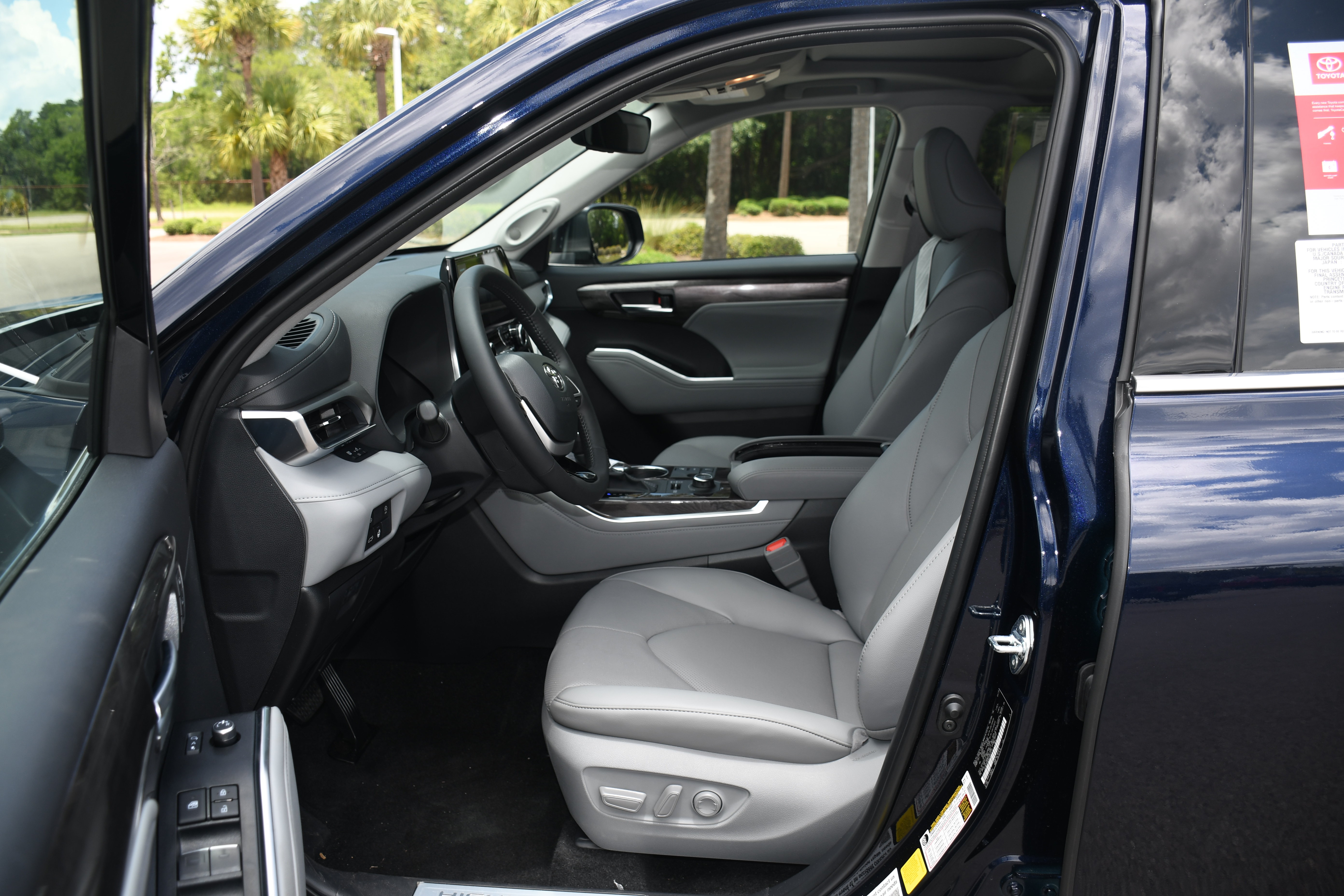 New 2026 Toyota Highlander Limited AWD/4WD image 3