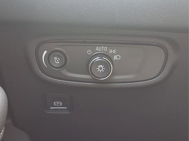 Certified 2023 GMC Terrain SLE w/ Driver Convenience Package image 11