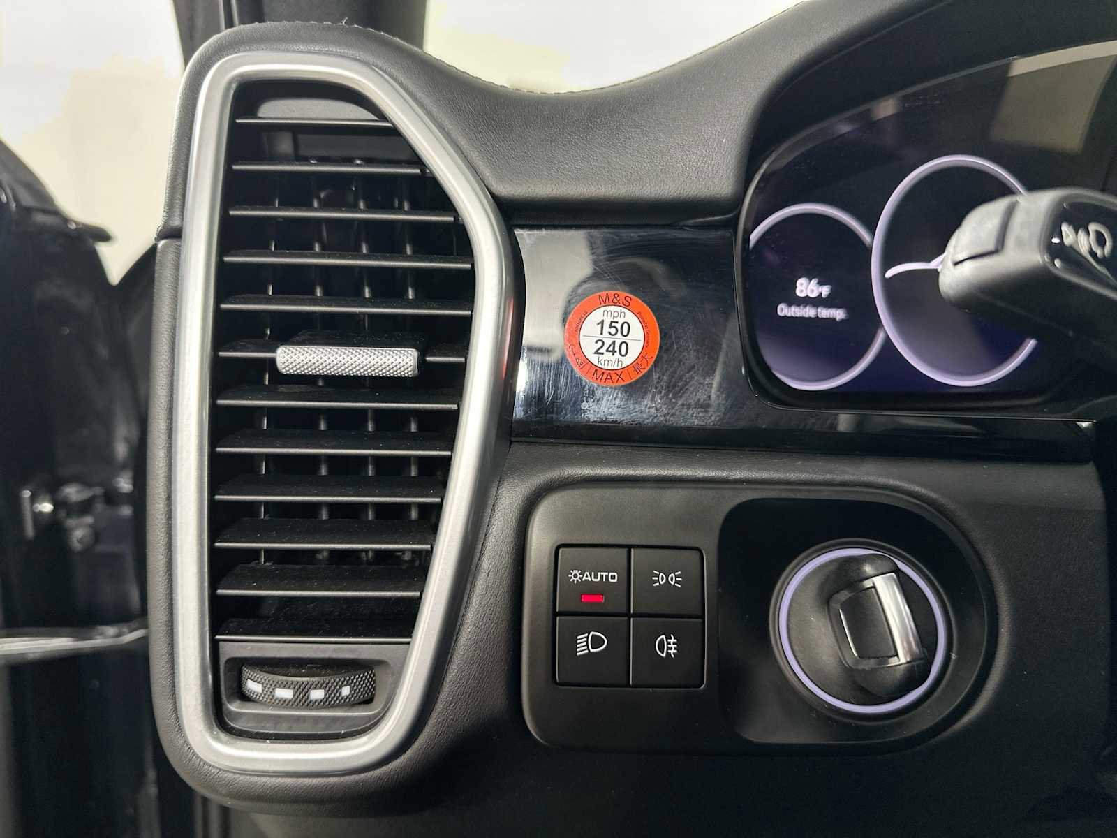 Certified 2022 Porsche Cayenne Platinum Edition image 13