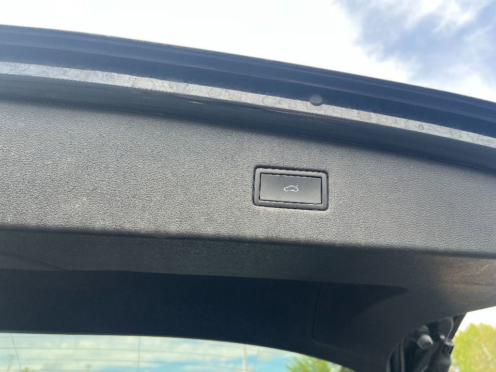 Used 2022 Volkswagen Tiguan SE image 14