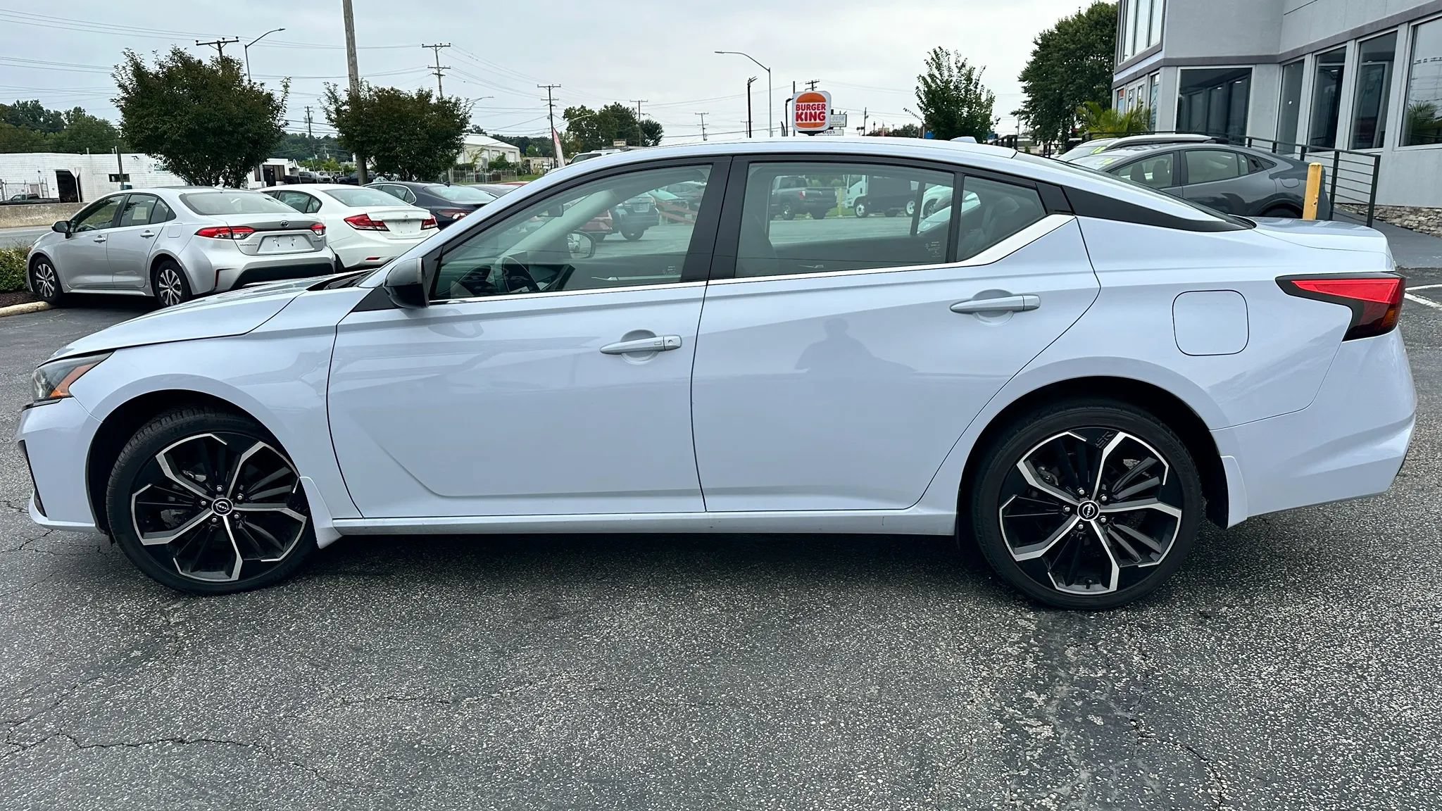 Used 2023 Nissan Altima 2.5 SR w/ SR Premium Package AWD/4WD image 9