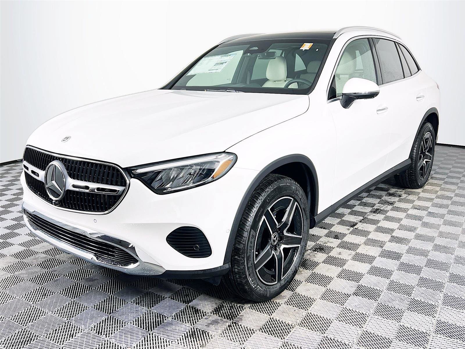 New 2026 Mercedes-Benz GLC 300 4MATIC image 2