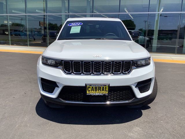 Used 2024 Jeep Grand Cherokee Laredo X w/ Trailer Tow Package image 4