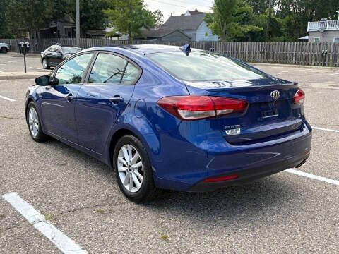 Used 2017 Kia Forte S image 3