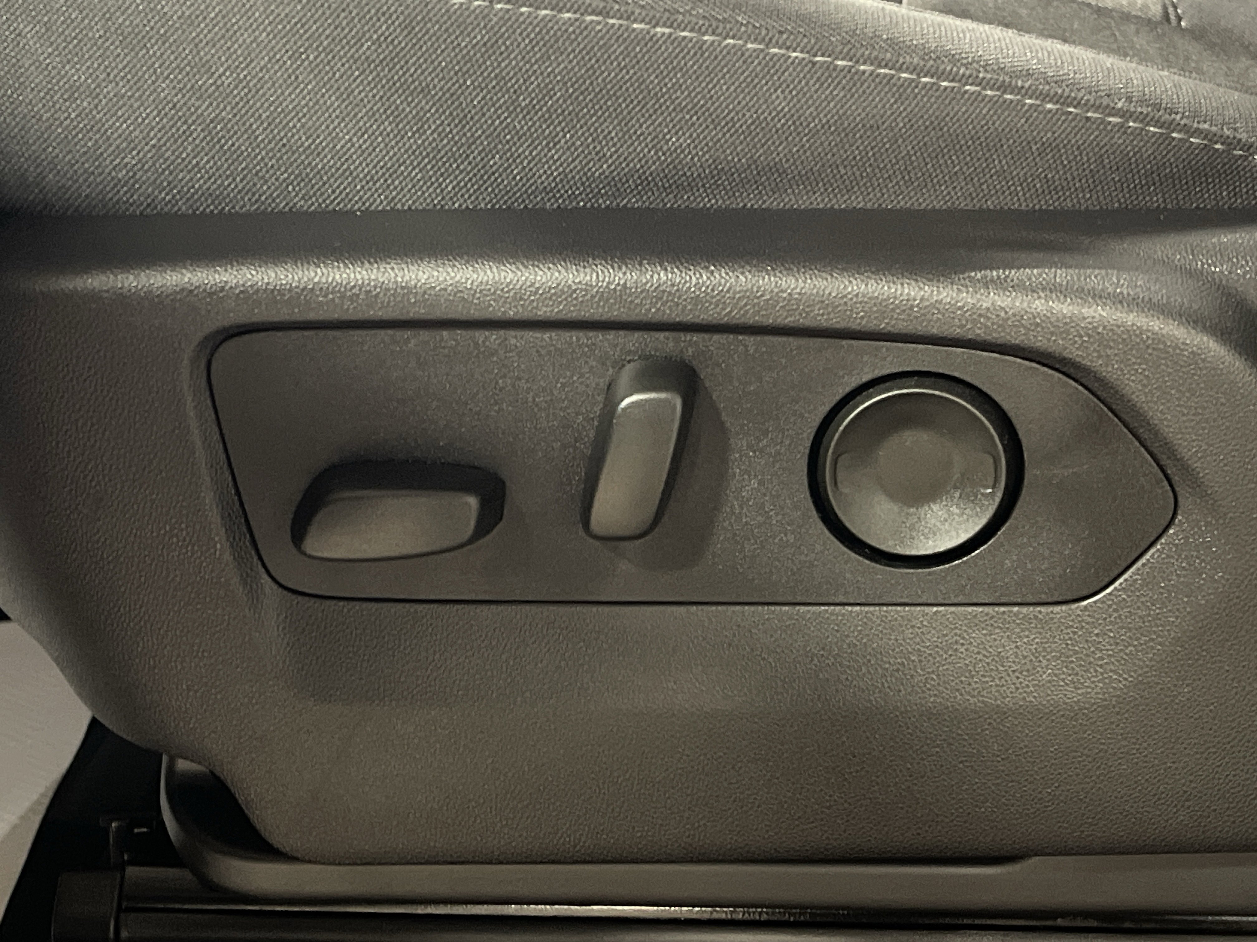 Used 2025 GMC Sierra 1500 Elevation image 12