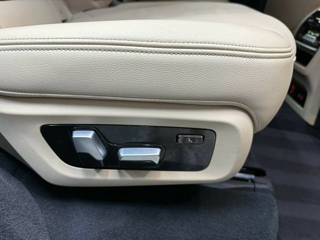 Used 2021 BMW X7 xDrive40i w/ Premium Package AWD/4WD image 33