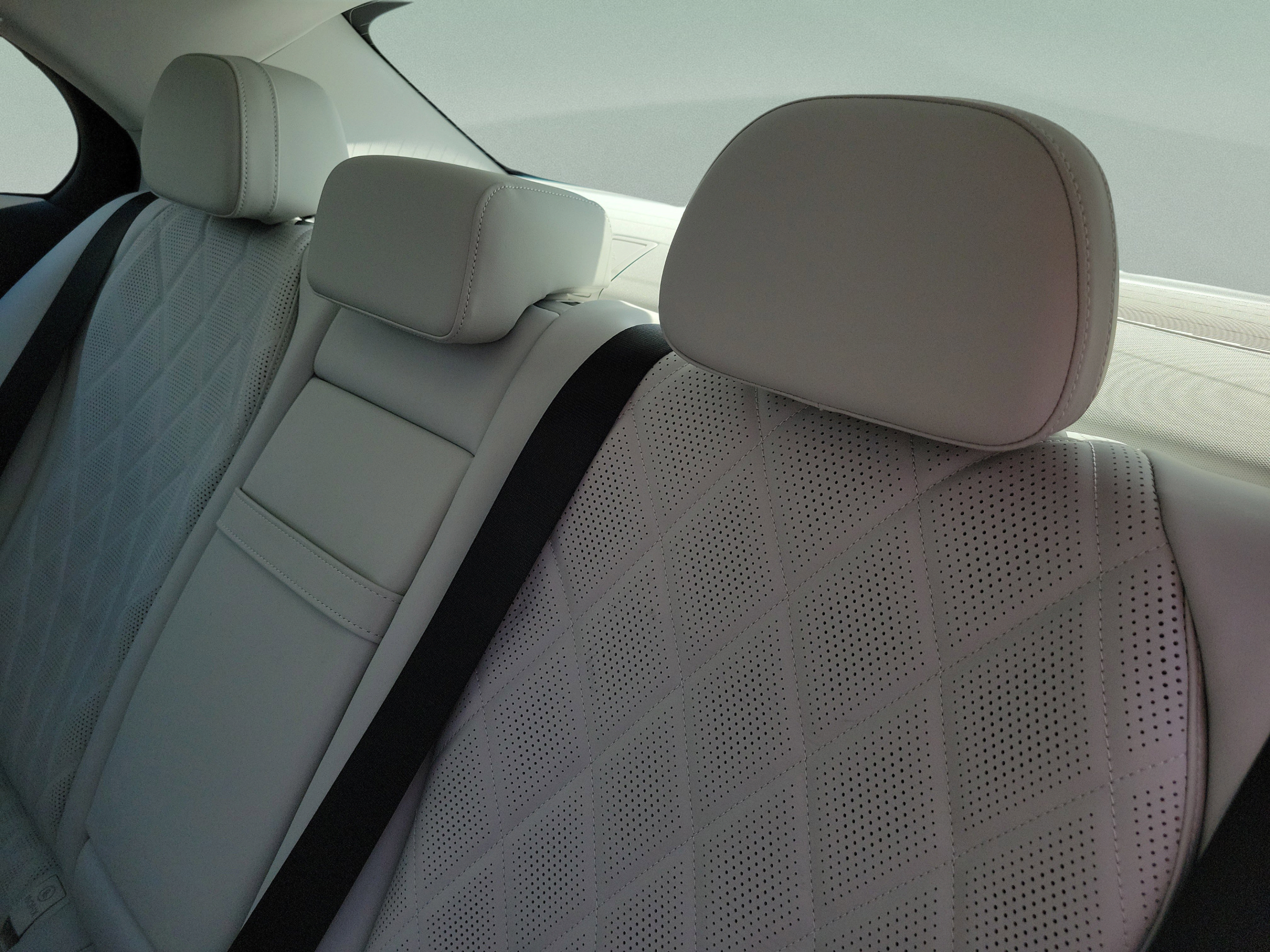 New 2026 Mercedes-Benz E 450 4MATIC Sedan image 8