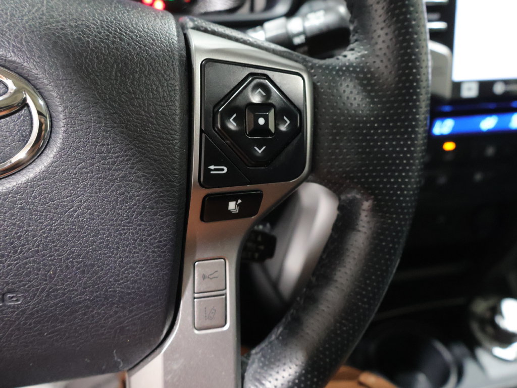 Used 2024 Toyota 4Runner Limited AWD/4WD image 32