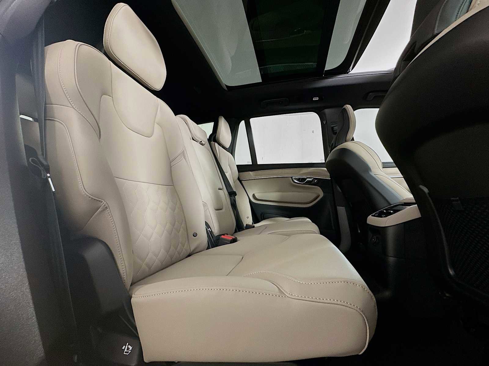 New 2026 Volvo XC90 T8 Plus w/ Protection Package Premier AWD/4WD image 26