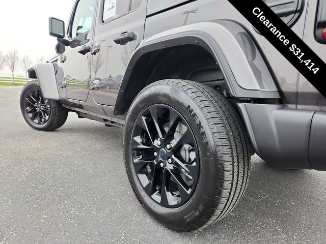 Used 2025 Jeep Wrangler Unlimited Sahara w/ Safety Group AWD/4WD image 15
