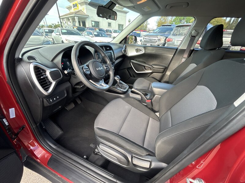 Used 2024 Kia Soul LX w/ Option Group 015 FWD image 13
