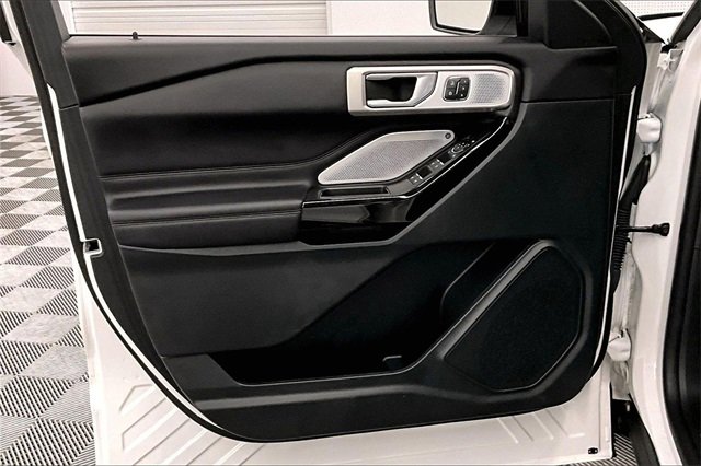 Used 2024 Ford Explorer Platinum w/ Technology Package image 17