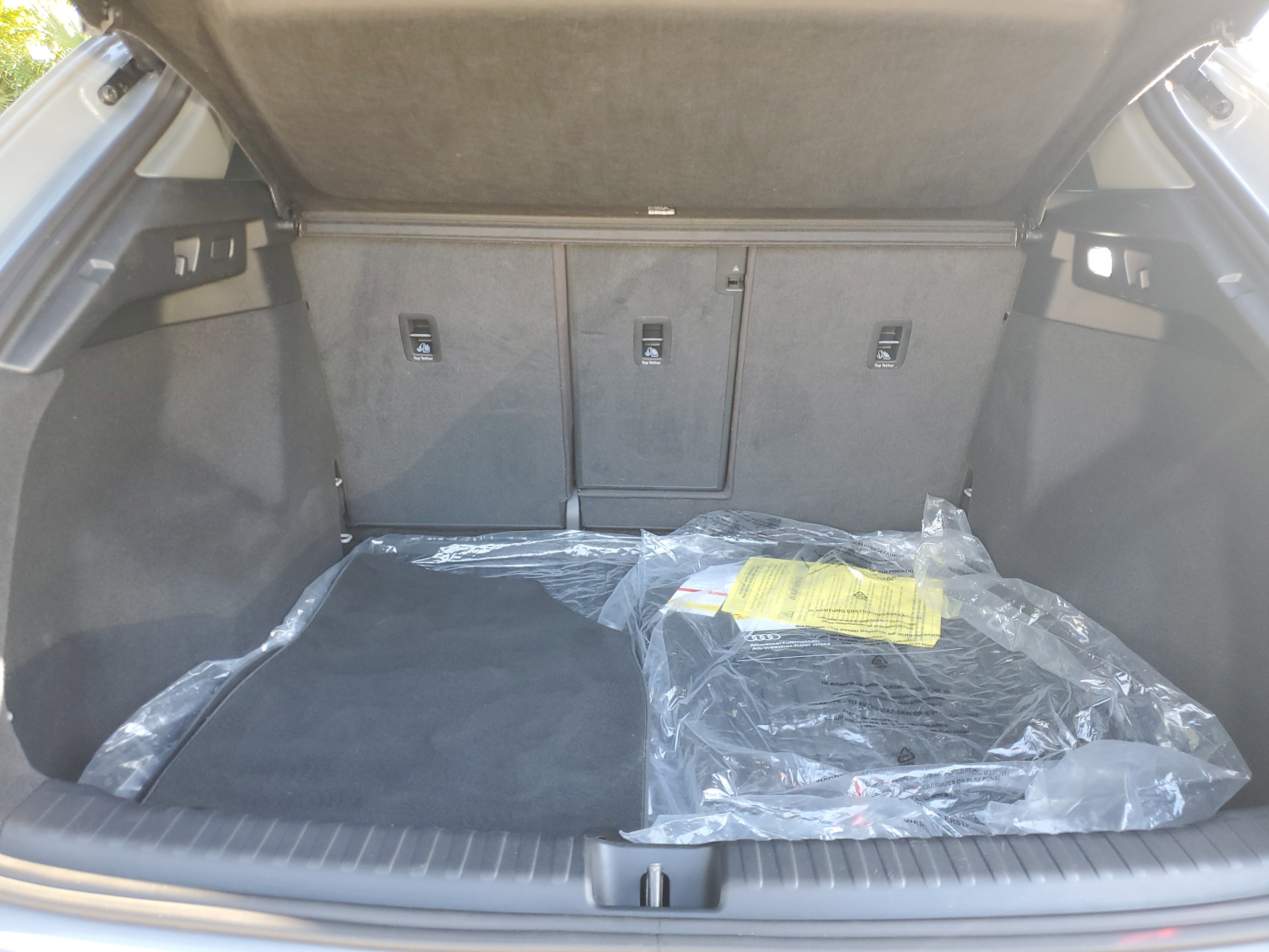 Used 2025 Audi Q4 e-tron Premium w/ Convenience Package image 15