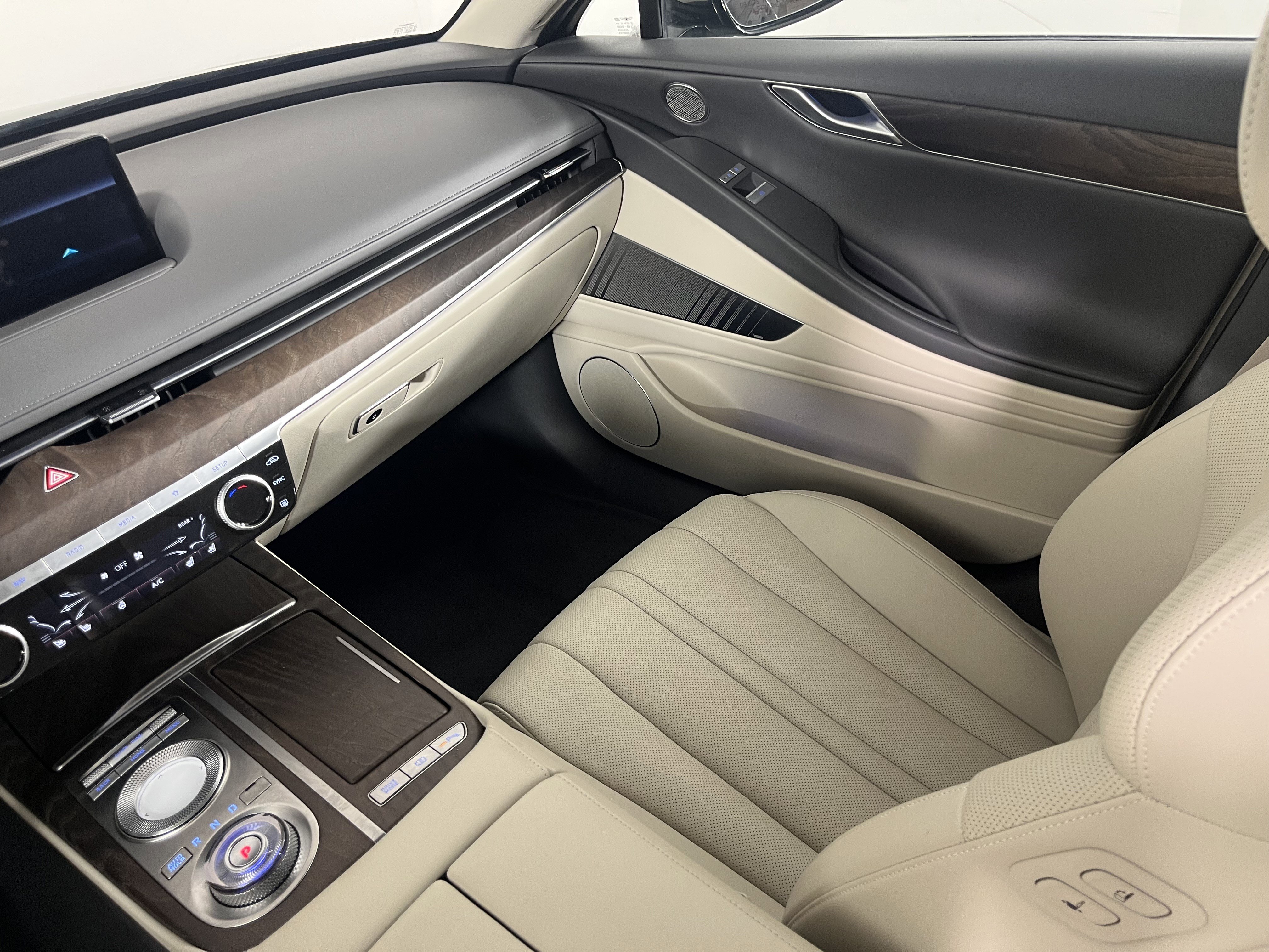 Used 2022 Genesis G80 2.5T w/ Prestige Package image 11