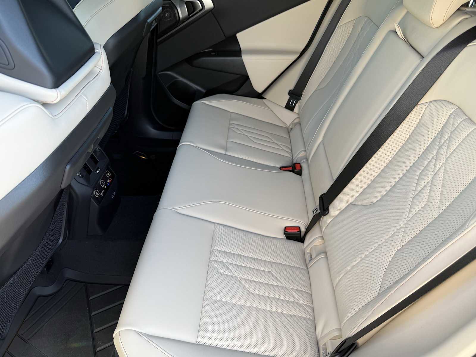 New 2026 BMW X3 xDrive30 w/ Premium Package image 30