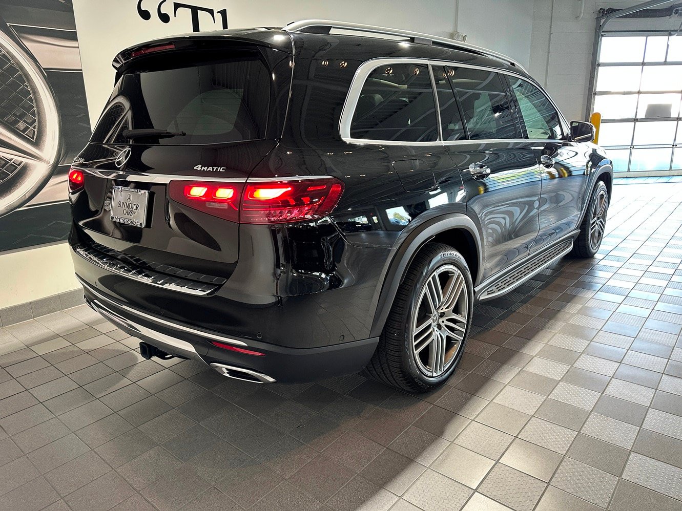 Used 2026 Mercedes-Benz GLS 450 4MATIC image 4