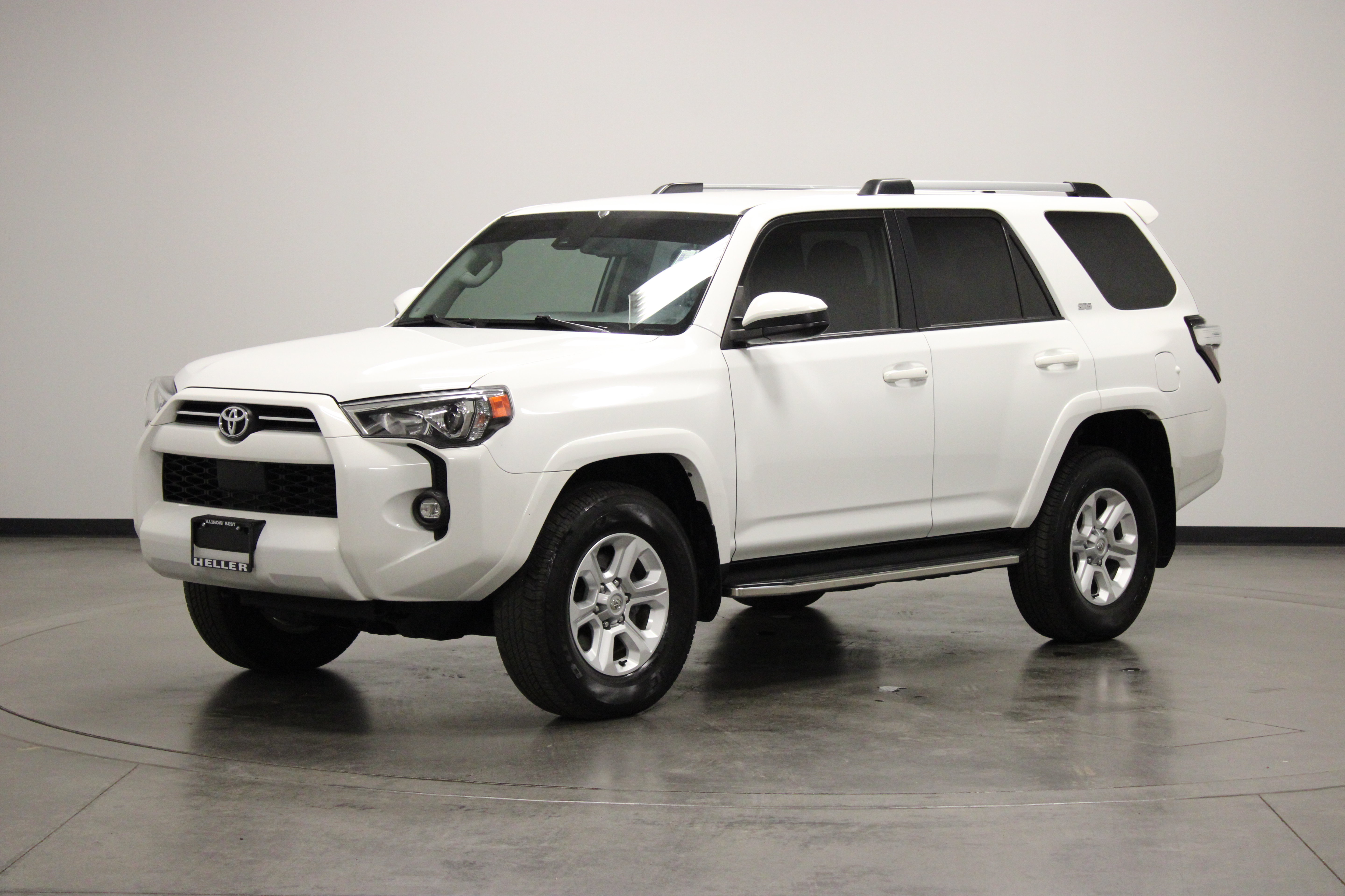 Used 2024 Toyota 4Runner SR5 AWD/4WD image 4