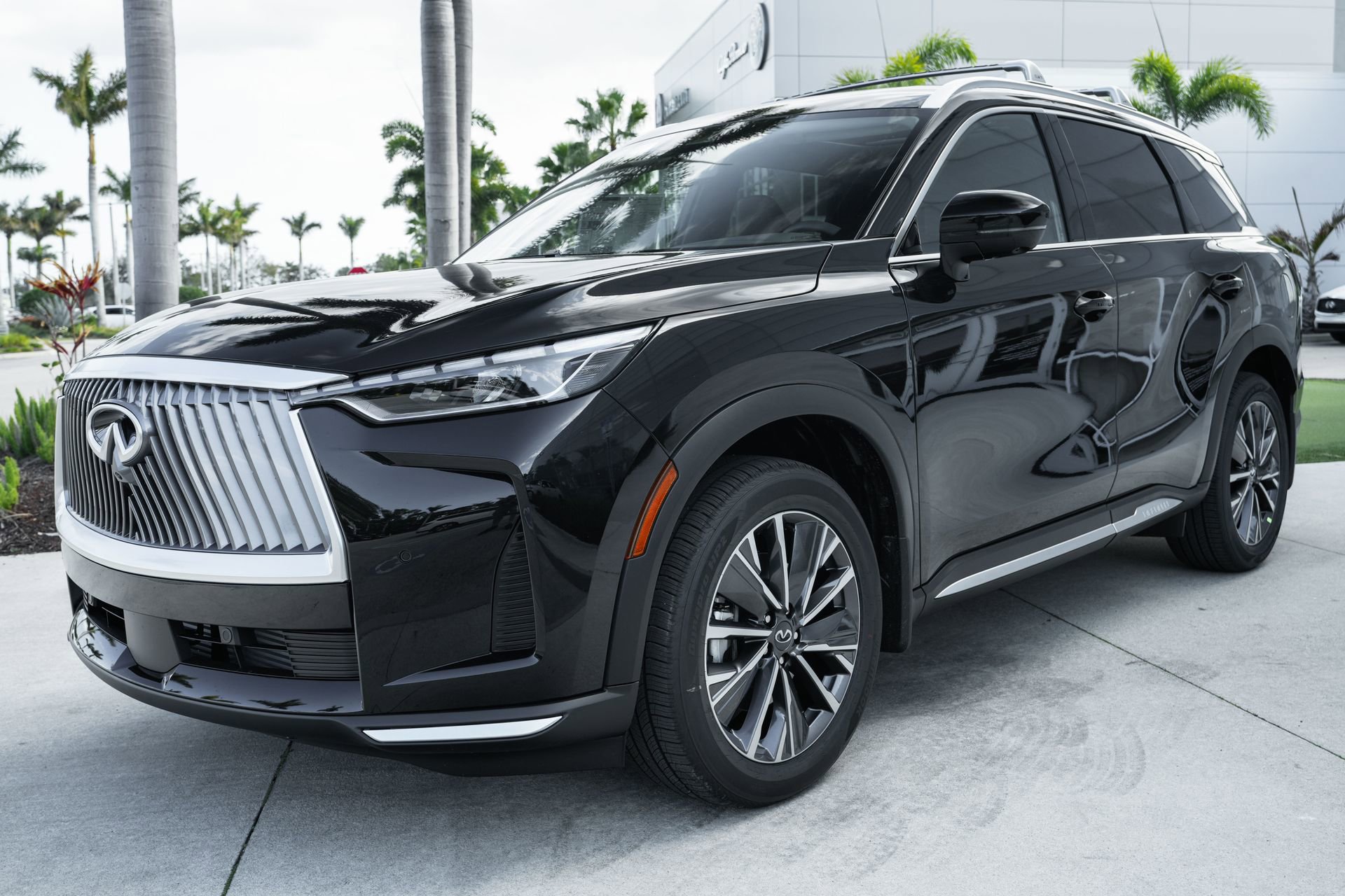 New 2026 INFINITI QX60 Luxe w/ Family Package image 4