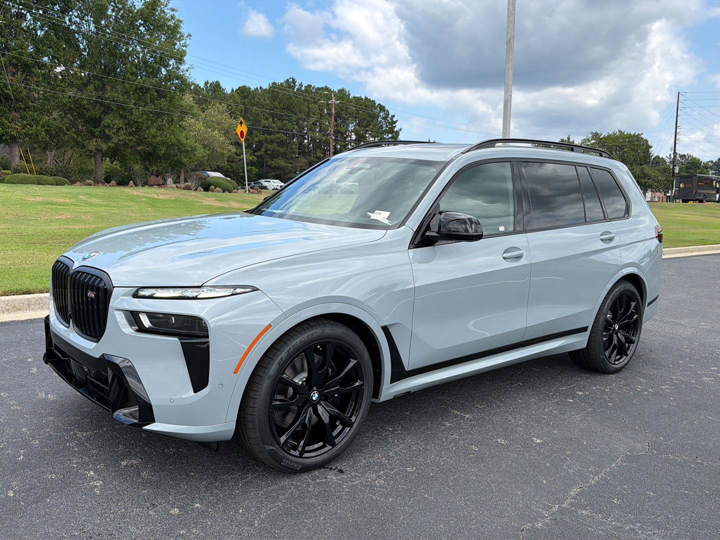 New 2027 BMW X7 M60i AWD/4WD image 2