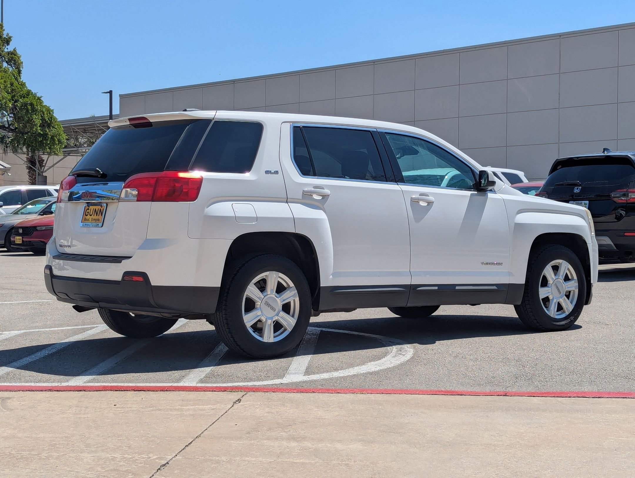 Used 2015 GMC Terrain SLE image 3