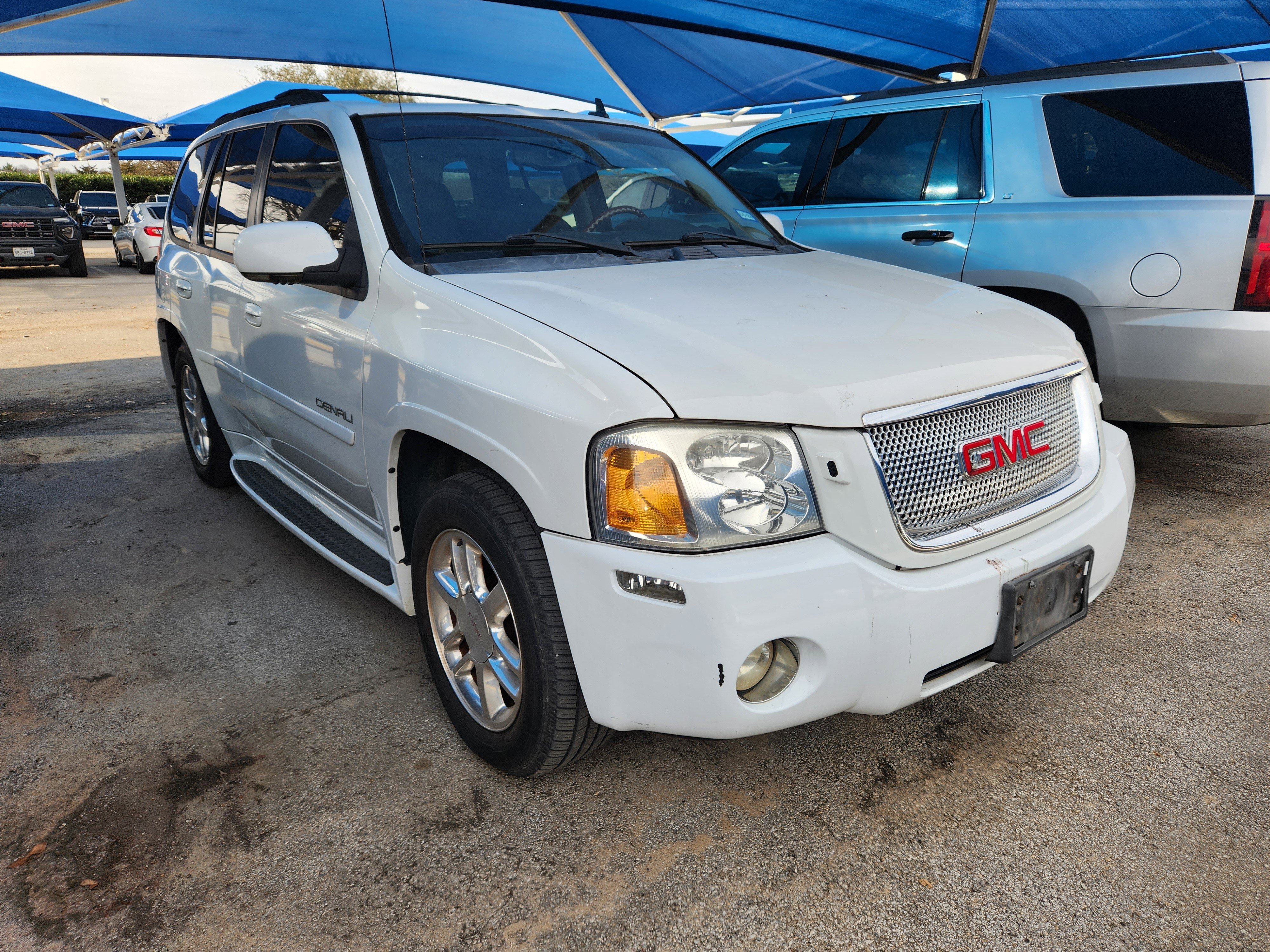 Used 2006 GMC Envoy Denali image 1