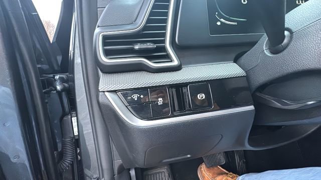 Used 2024 Kia Sportage LX image 13