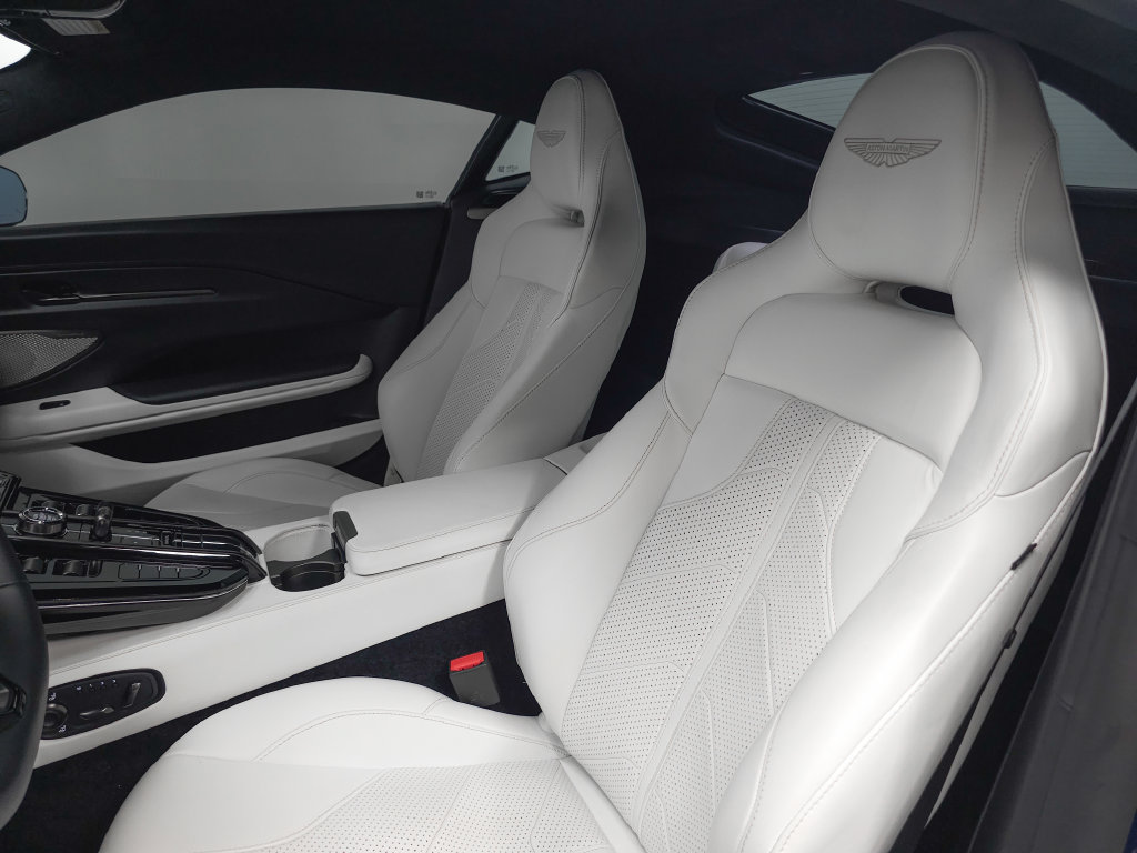 Used 2025 Aston Martin V8 Vantage Coupe RWD image 9
