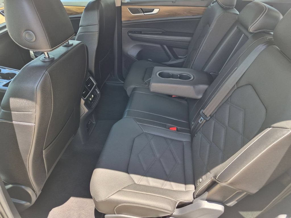 Used 2025 Volkswagen Atlas SE FWD image 25