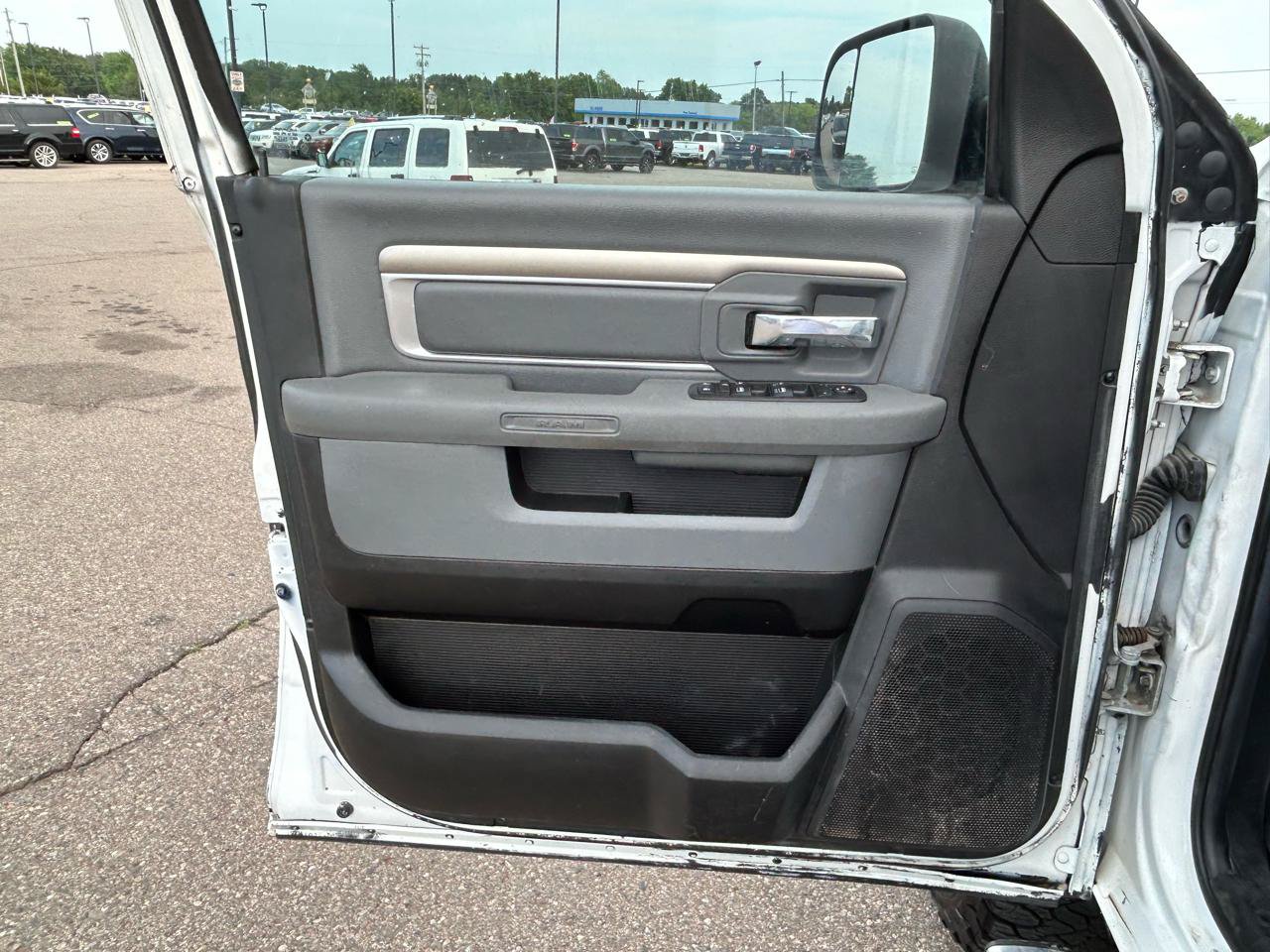 Used 2018 RAM 2500 SLT AWD/4WD image 14