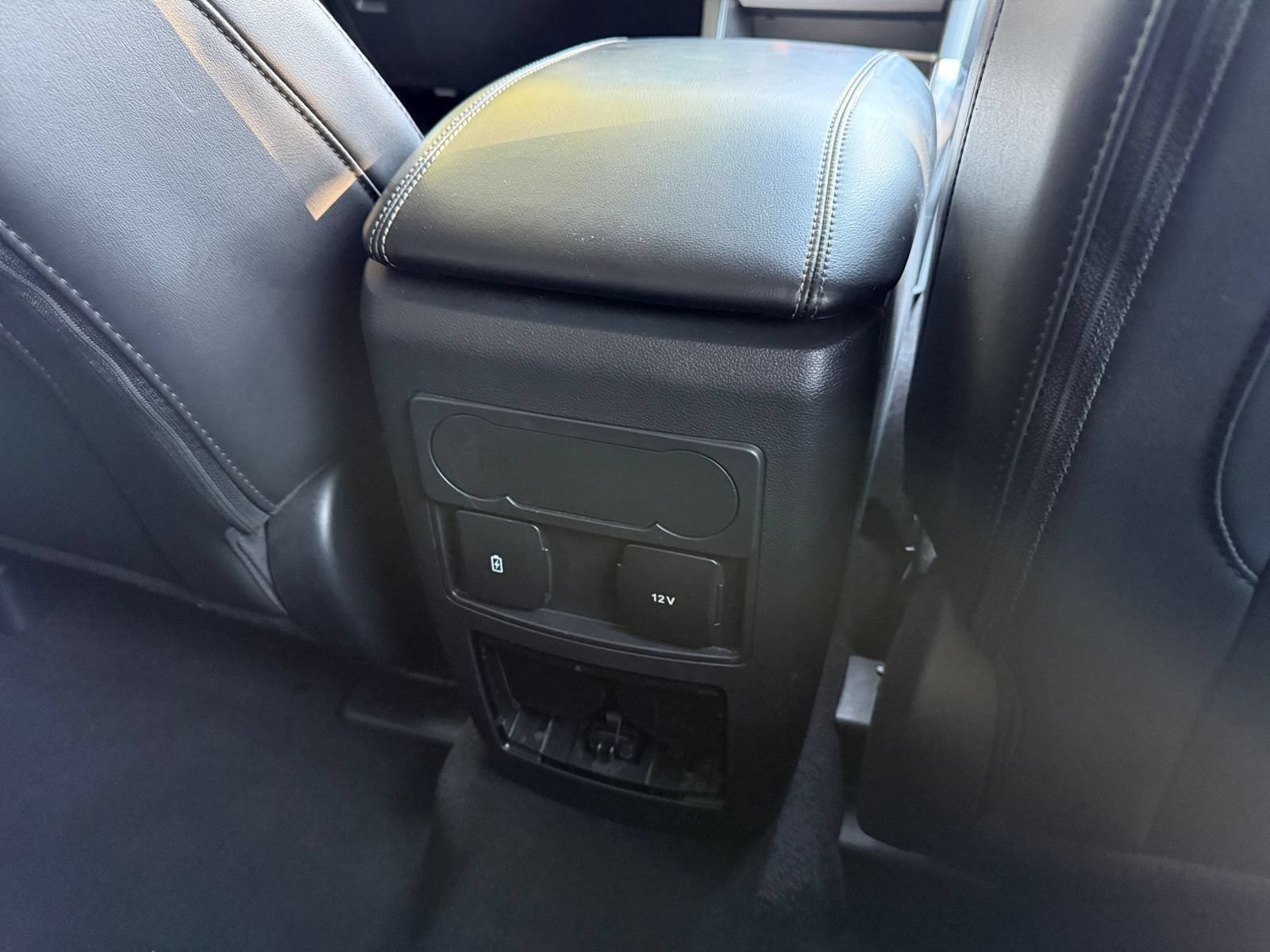 Used 2024 Ford Explorer XLT w/ Equipment Group 202A AWD/4WD image 24
