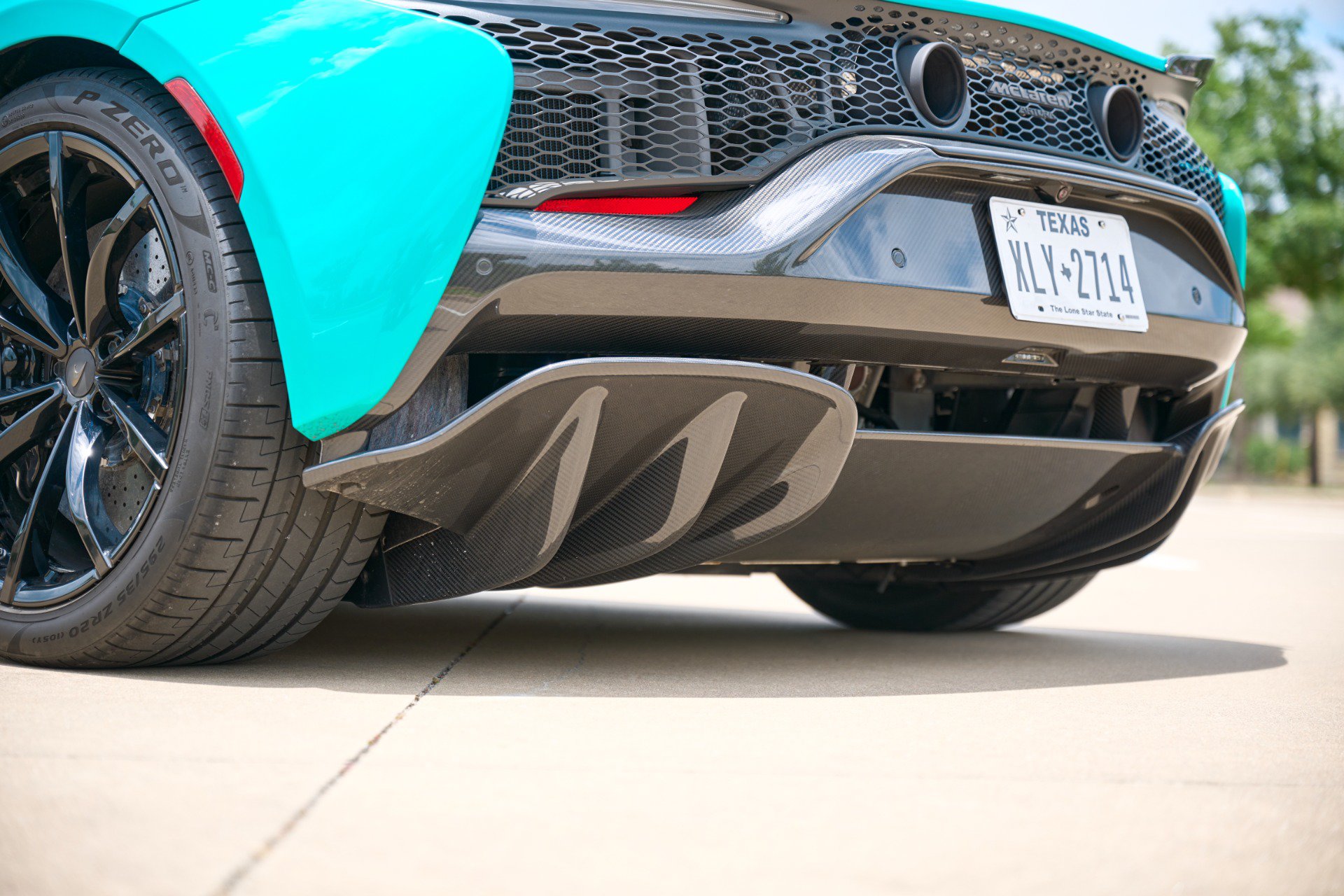 Used 2025 McLaren Artura Spider RWD image 21