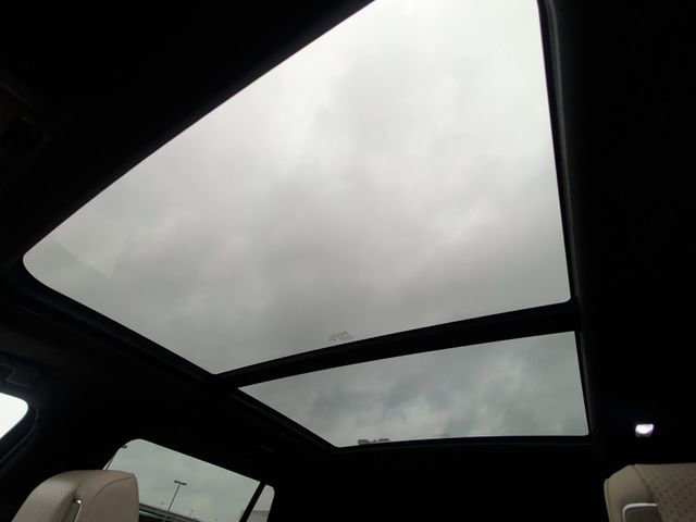 Used 2024 Cadillac Escalade Premium Luxury image 7