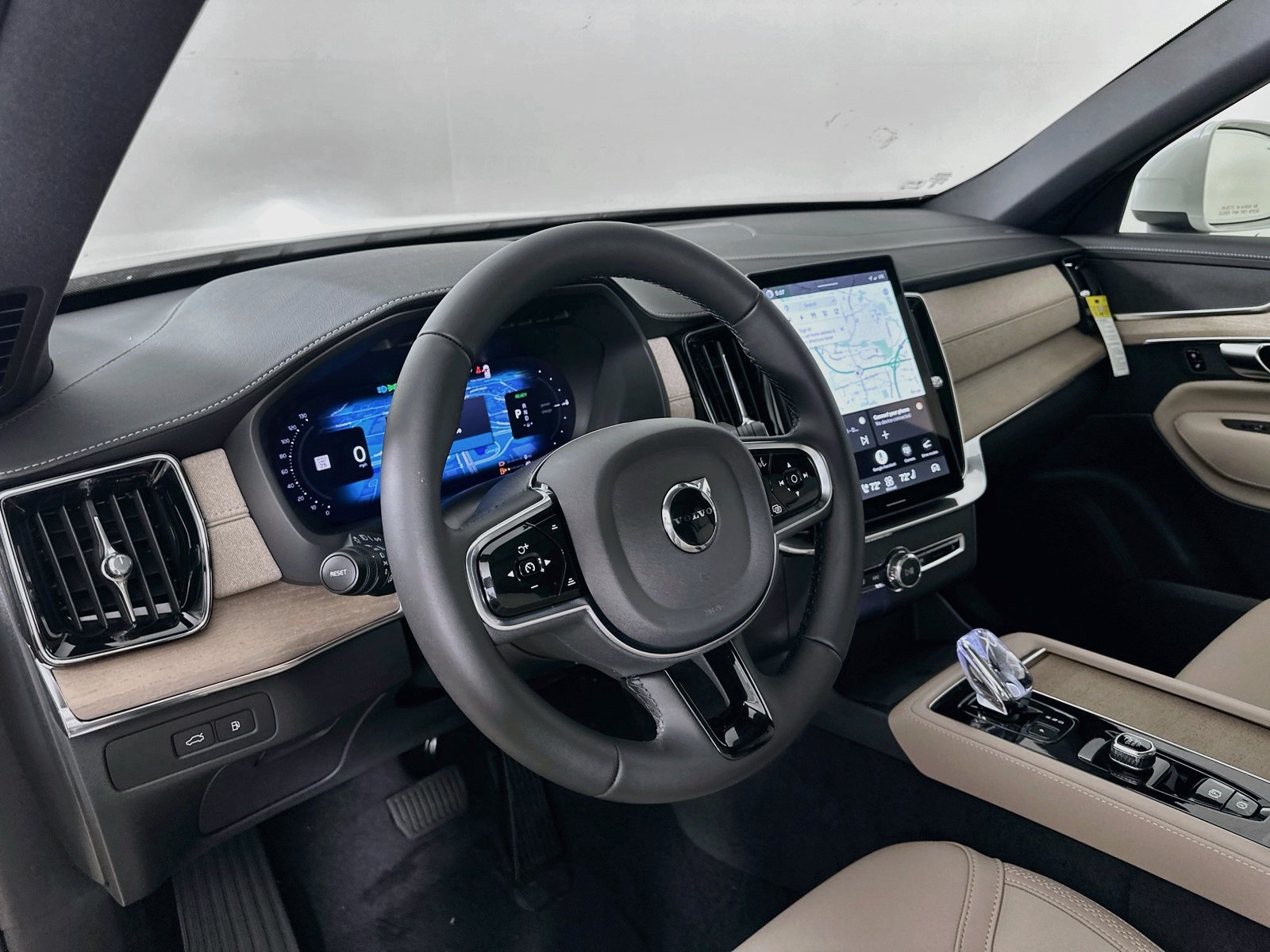 New 2026 Volvo XC90 T8 Plus w/ Protection Package AWD/4WD image 31