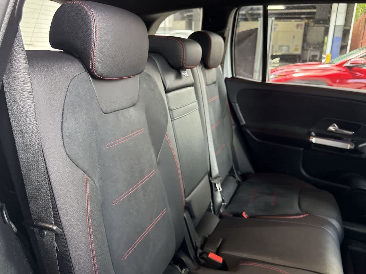 Used 2023 Mercedes-Benz GLB 250 image 26