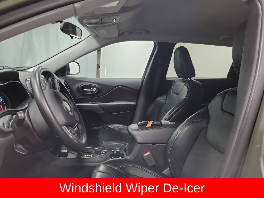 Used 2019 Jeep Cherokee Latitude Plus w/ Cold Weather Group AWD/4WD image 16