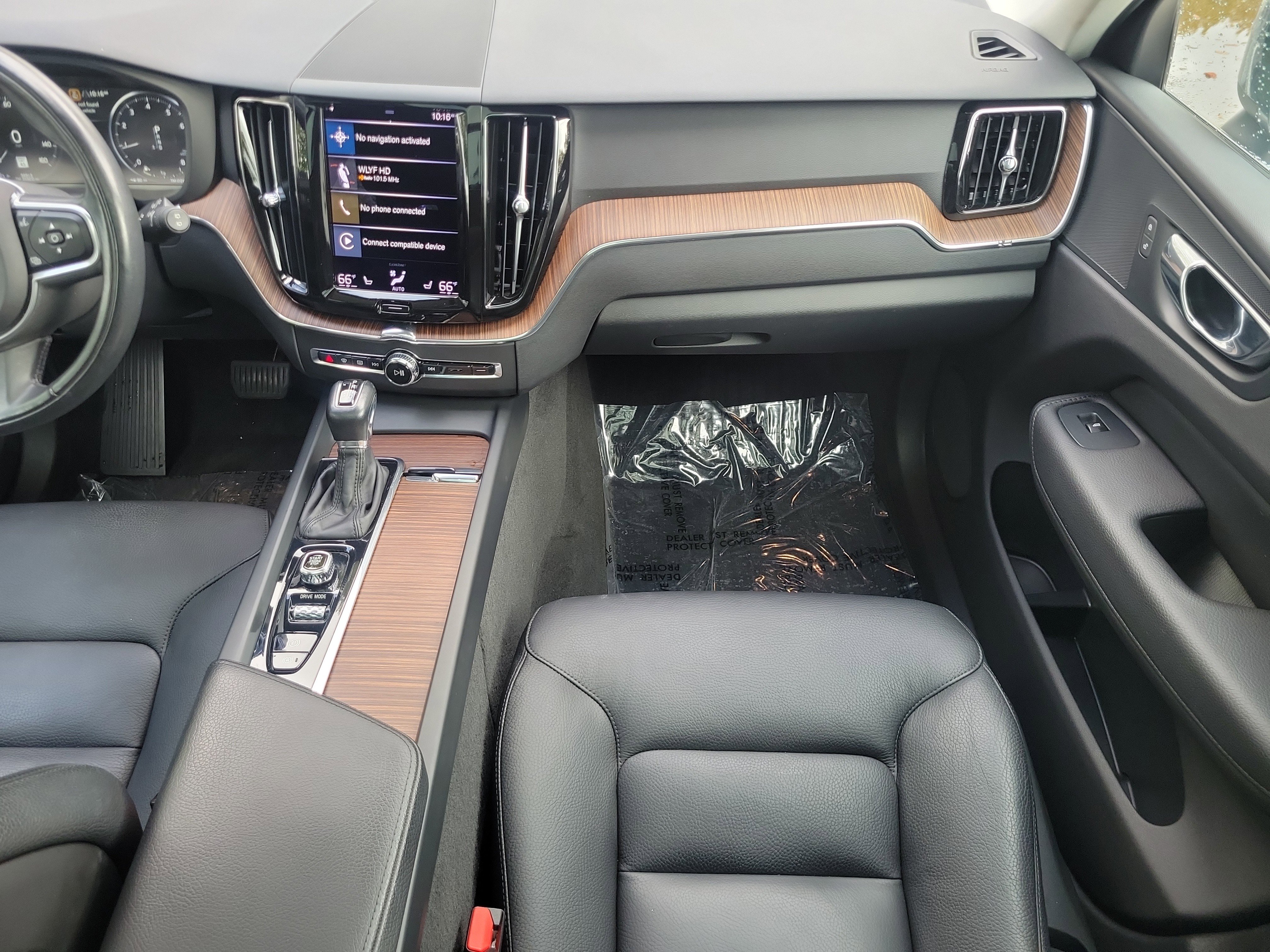 Used 2021 Volvo XC60 T5 Momentum image 16