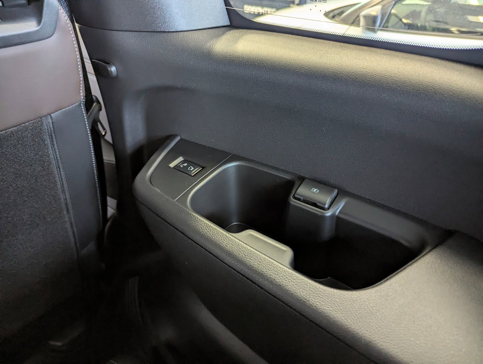 New 2025 Nissan Armada SL w/ Captain's Chari Seat Package image 31