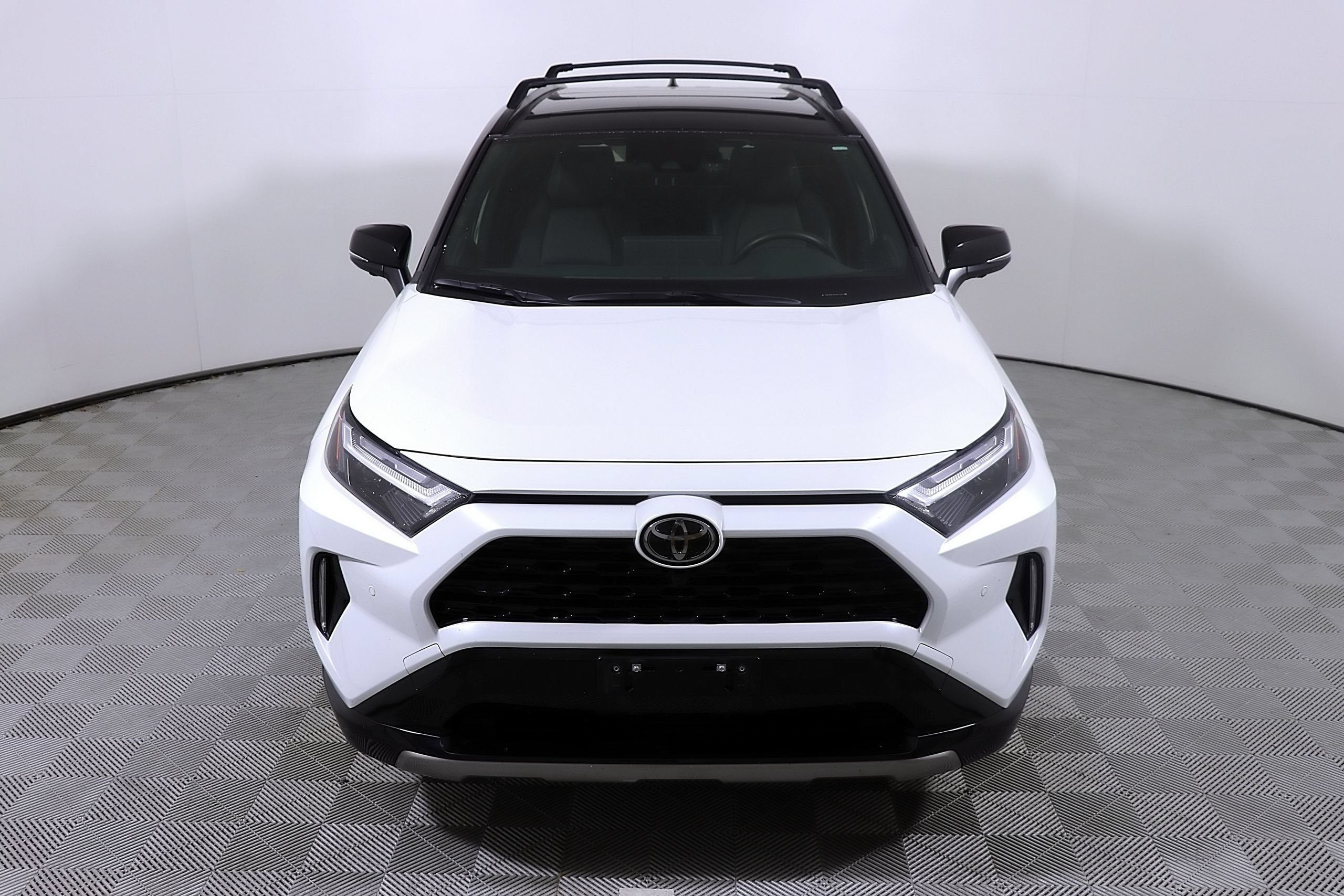 Used 2025 Toyota RAV4 XSE w/ Advanced Technology Package AWD/4WD image 4