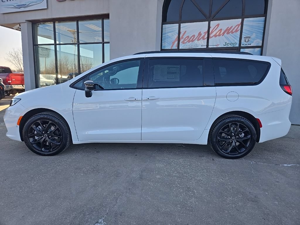 New 2026 Chrysler Pacifica Select w/ S Appearance Package AWD/4WD image 5