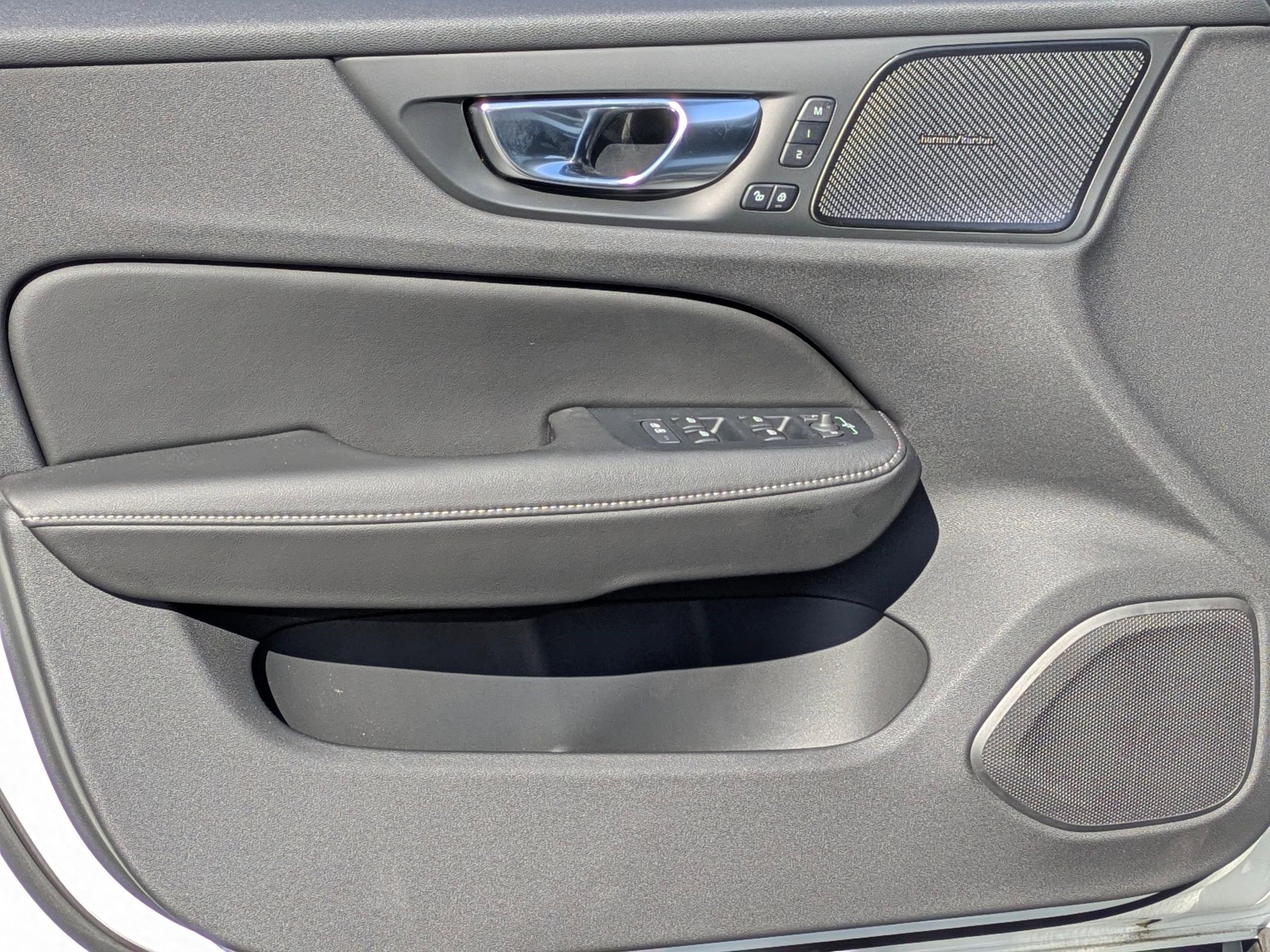 New 2026 Volvo V60 B5 Cross Country Ultra w/ Protection Package Premier image 7