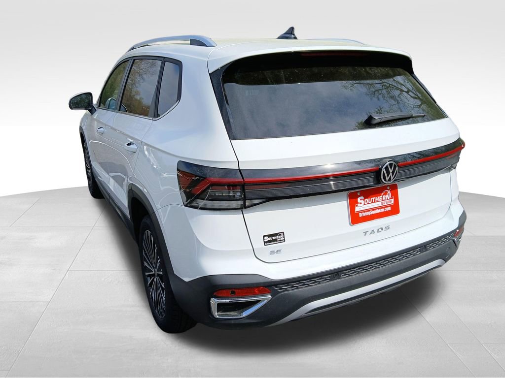 New 2026 Volkswagen Taos SE image 3