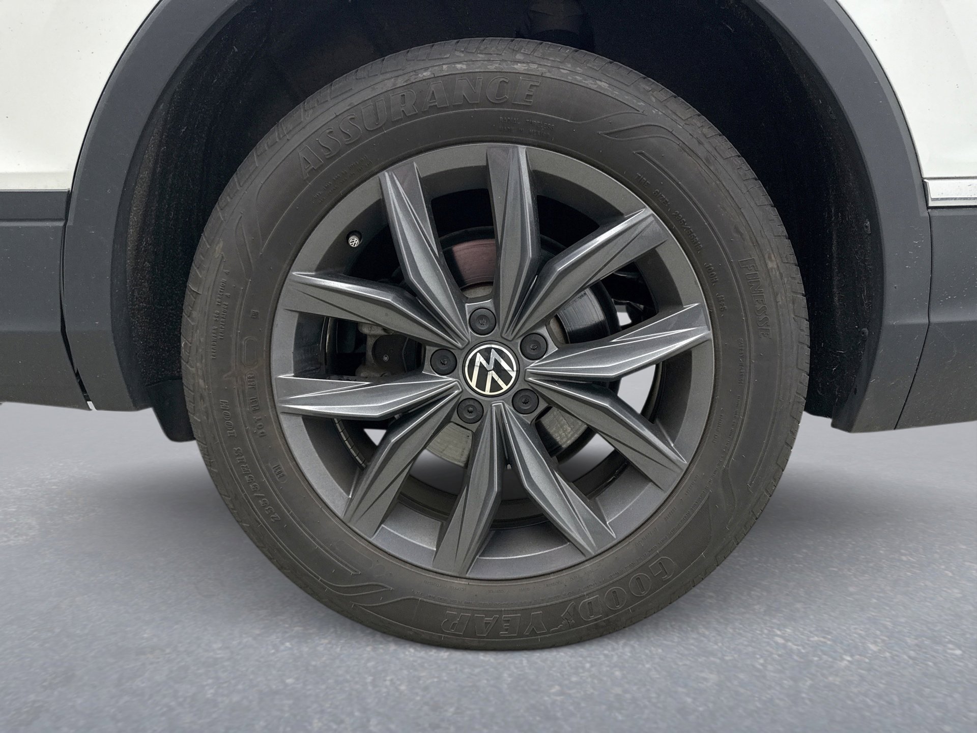 Used 2023 Volkswagen Tiguan SE image 11