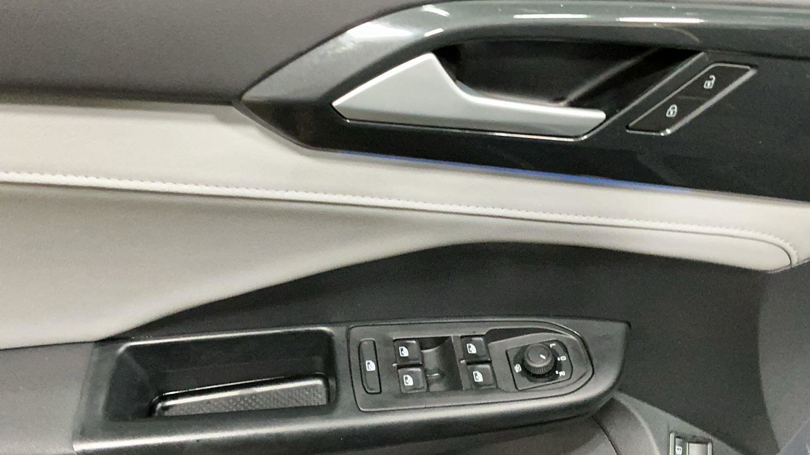 Used 2022 Volkswagen Taos SEL image 15