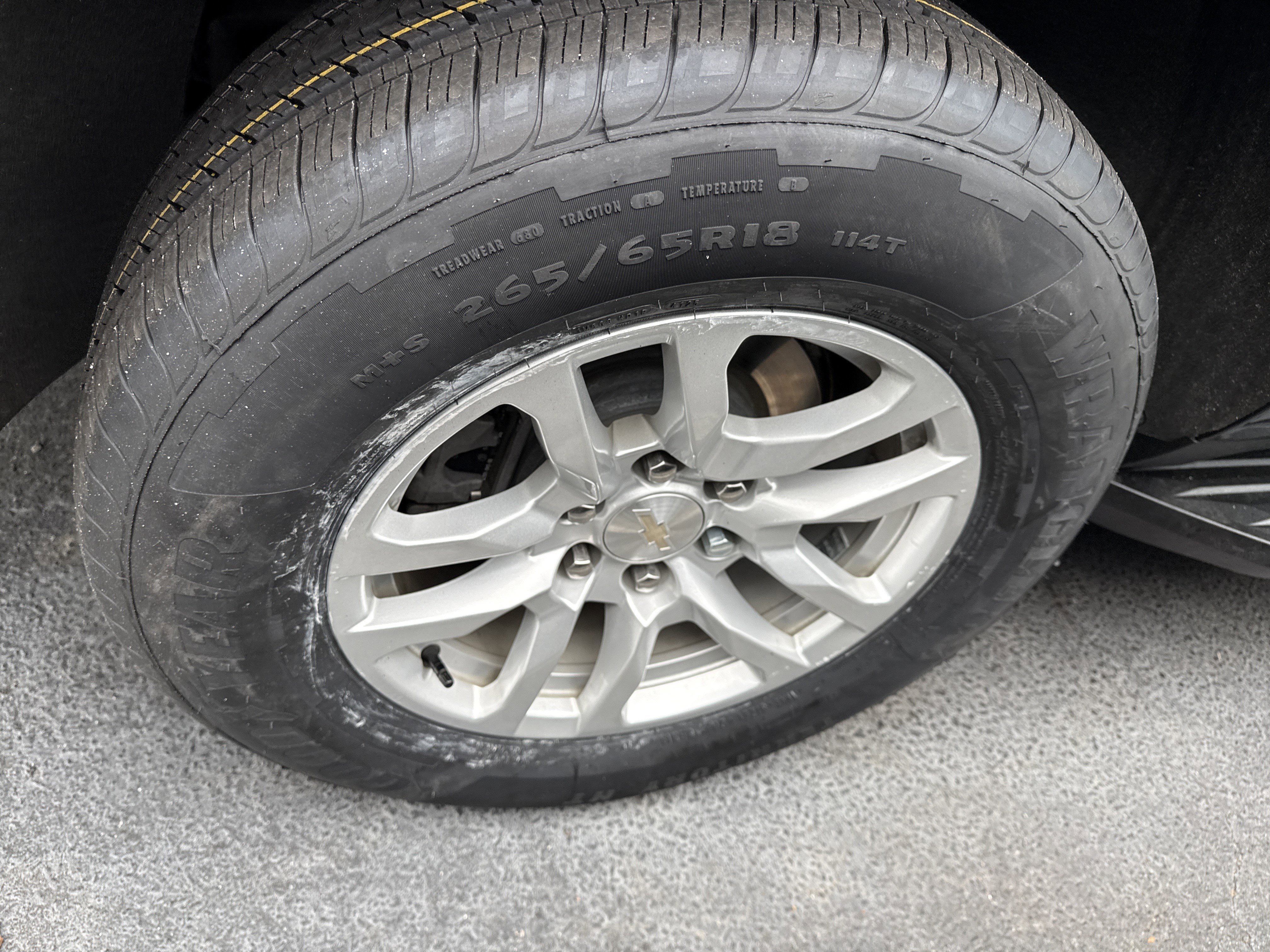 Used 2022 Chevrolet Suburban LS RWD image 11