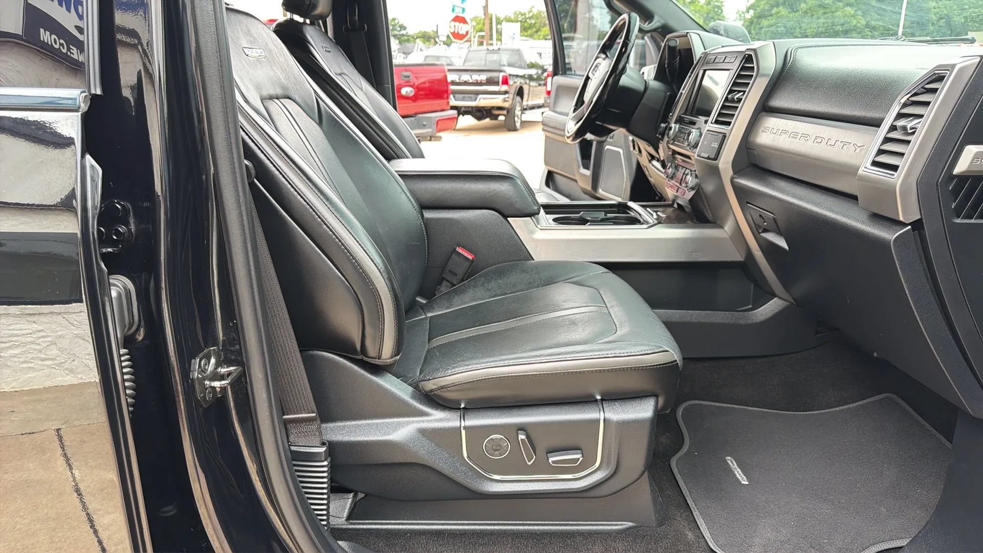 Used 2017 Ford F350 Platinum w/ Platinum Ultimate Package AWD/4WD image 16