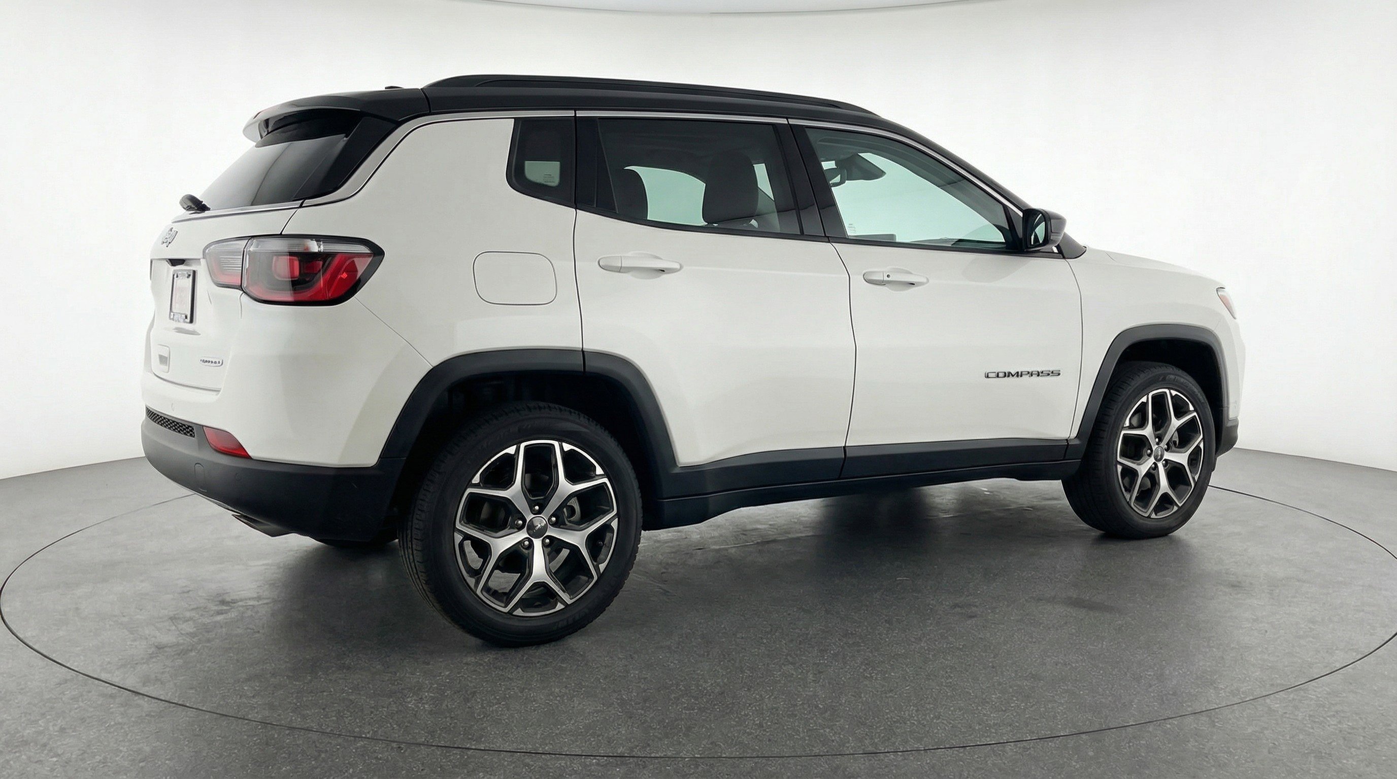 Used 2025 Jeep Compass Limited image 9