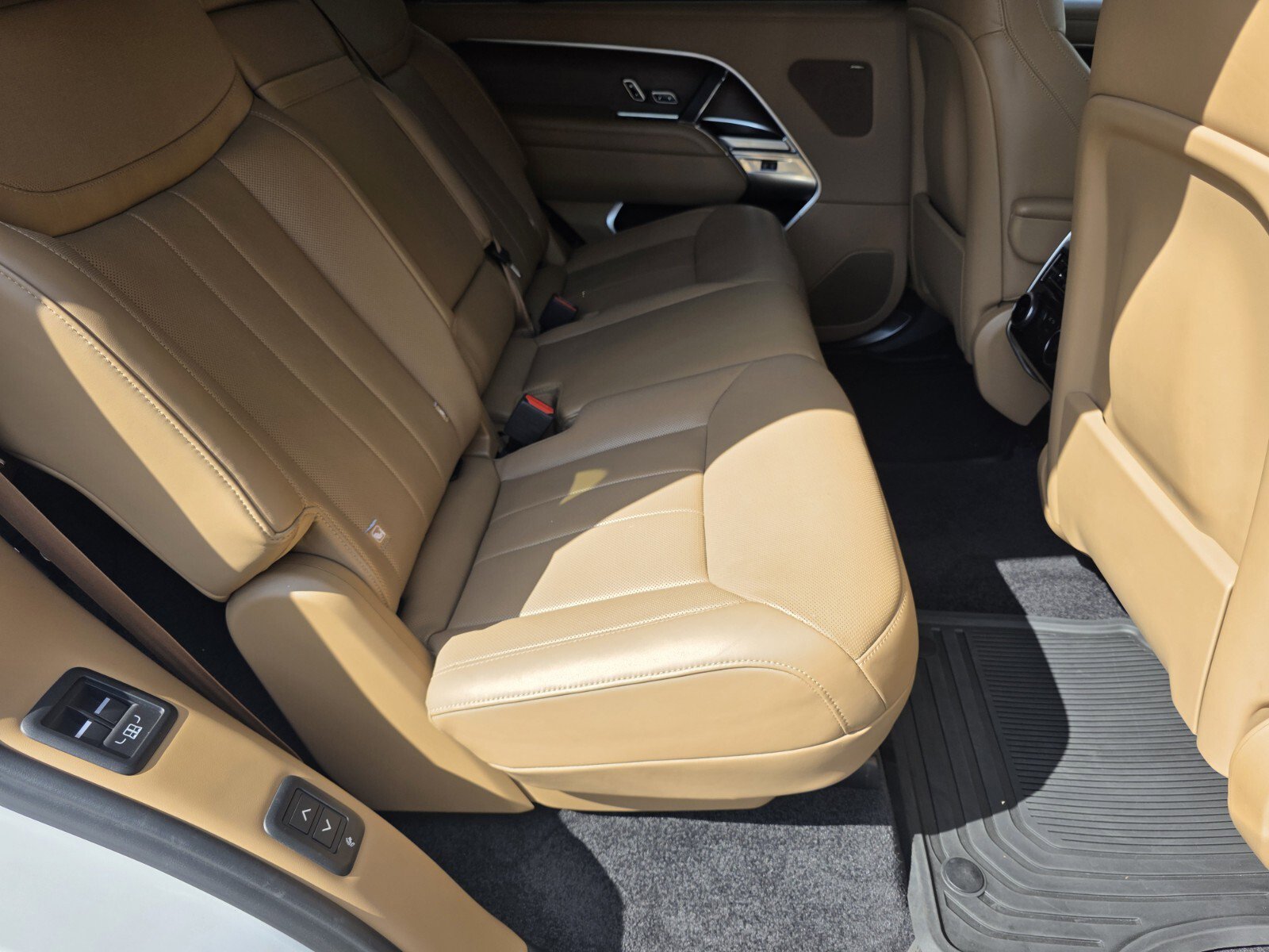 Used 2024 Land Rover Range Rover Long Wheelbase SE image 5