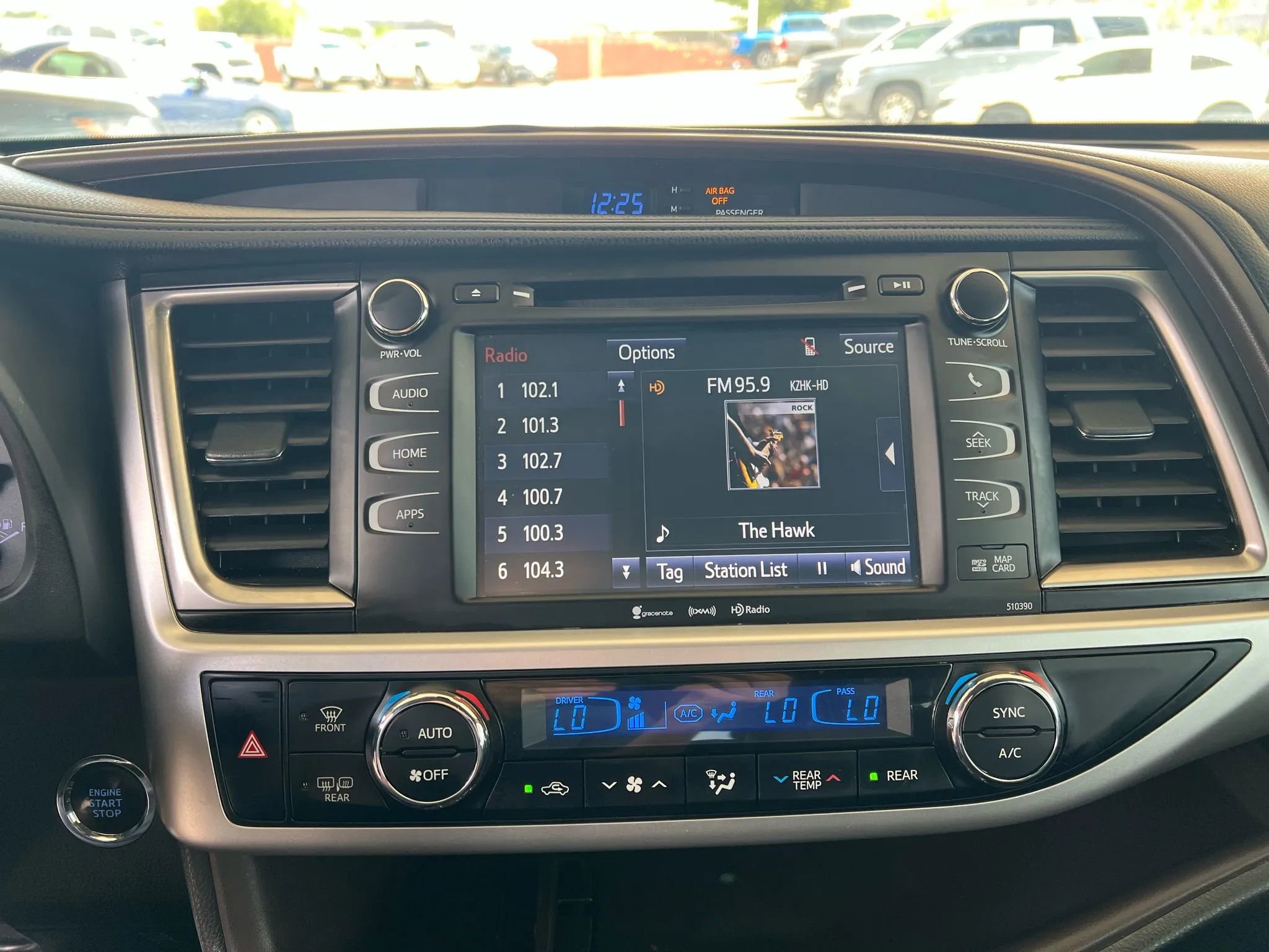 Used 2019 Toyota Highlander SE image 21