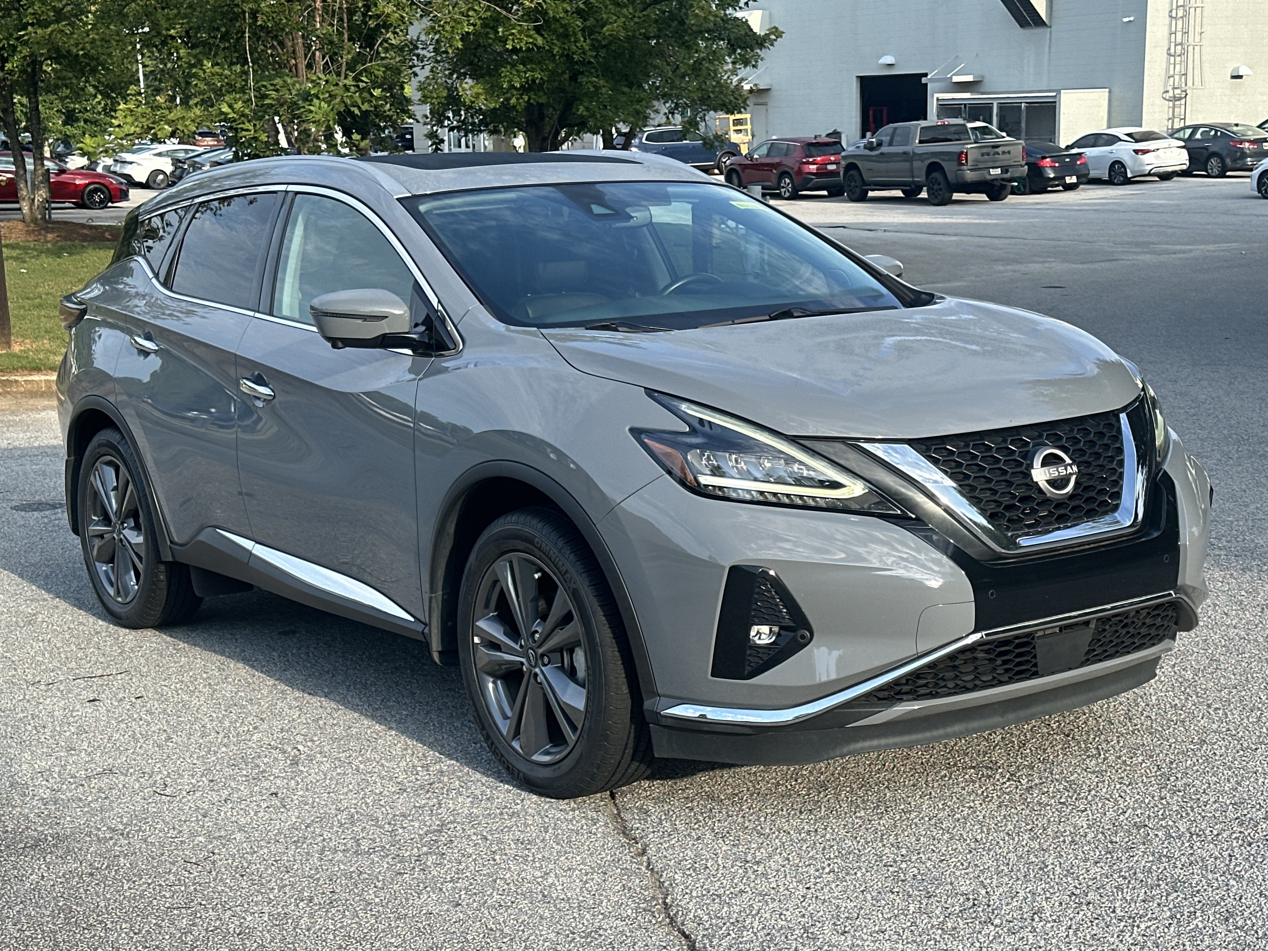Used 2023 Nissan Murano Platinum w/ Cargo Package FWD image 3